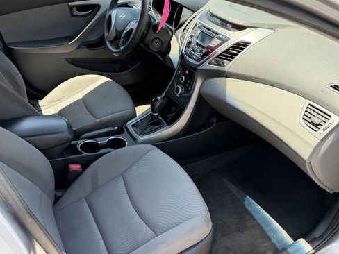 Used 2016 Hyundai Elantra SE FWD image 14