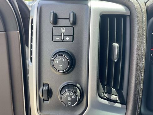 Used 2018 GMC Sierra 1500 SLT AWD/4WD image 19