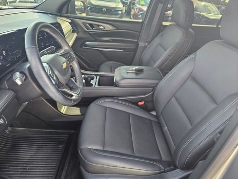 Used 2025 Chevrolet Traverse LT w/ Driver Confidence Package FWD image 19