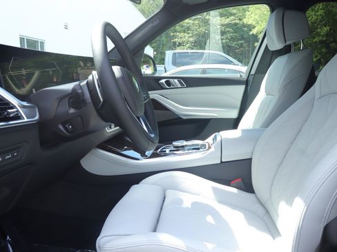 New 2026 BMW X5 sDrive40i w/ Climate Comfort Package RWD image 10