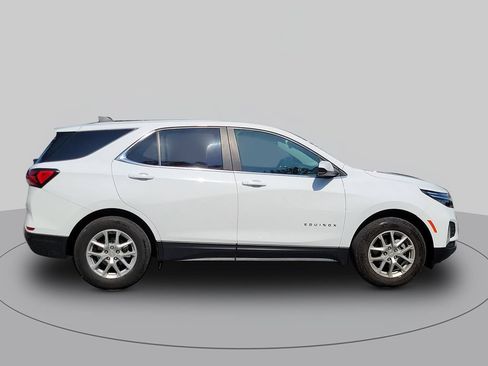 Used 2024 Chevrolet Equinox LT FWD image 2