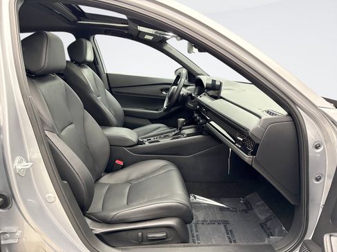 Used 2025 Honda Accord Sport image 9