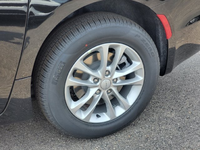 New 2027 Chrysler Pacifica Select AWD/4WD image 18