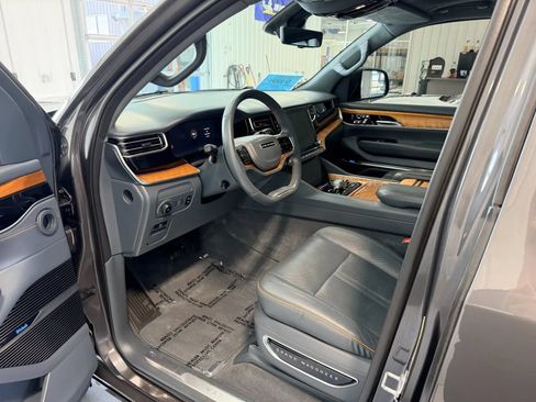 Used 2022 Jeep Grand Wagoneer Series II w/ Convenience Group III AWD/4WD image 10