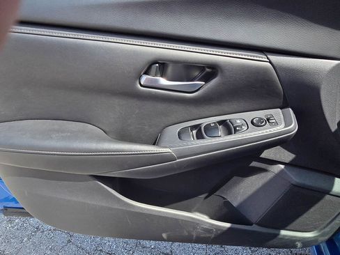 Used 2024 Nissan Sentra SV FWD image 9