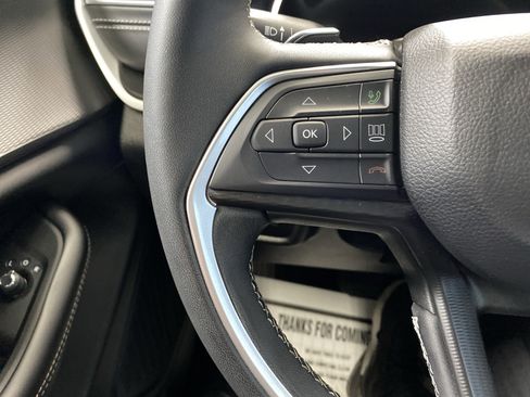 Used 2023 Jeep Grand Cherokee L Laredo image 18