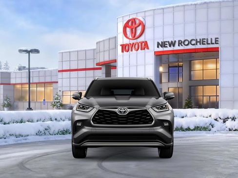 New 2025 Toyota Highlander XLE image 17