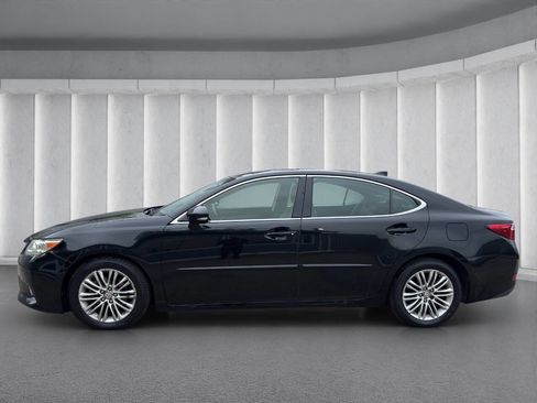 Used 2015 Lexus ES 350 w/ Luxury Package FWD image 2