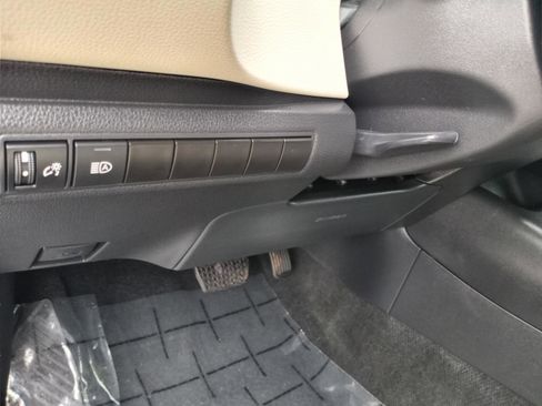 Used 2025 Toyota Corolla LE w/ Convenience Package image 22