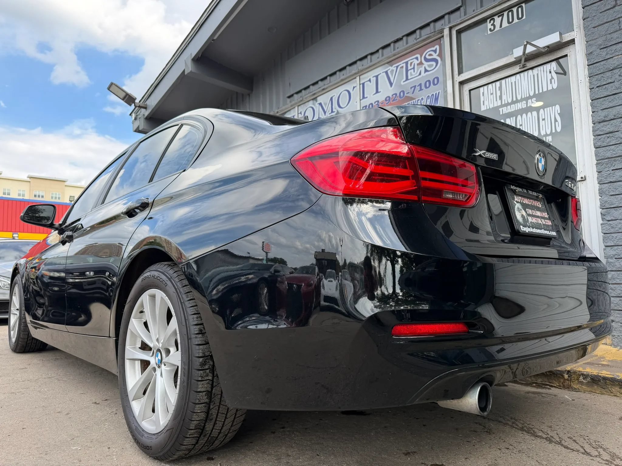 Used 2018 BMW 320i xDrive Sedan AWD/4WD image 5