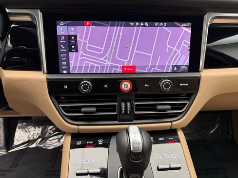 Used 2025 Porsche Macan image 16