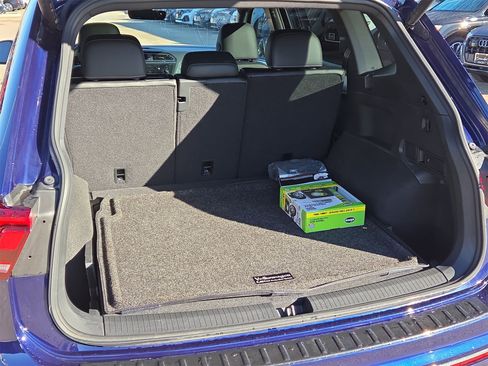 Used 2024 Volkswagen Tiguan SEL R-Line w/ MDO Package, Two-Row image 12