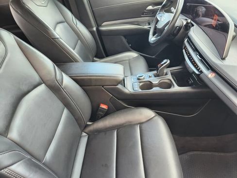 Used 2025 Cadillac XT4 Premium Luxury FWD image 19