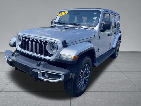 Used 2024 Jeep Wrangler Unlimited Sahara AWD/4WD image 2