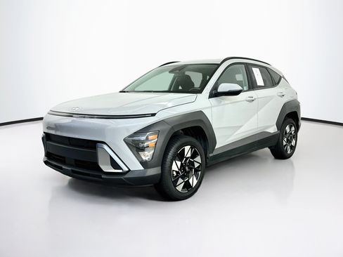 Used 2025 Hyundai Kona SEL AWD/4WD image 3