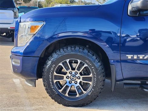 Used 2021 Nissan Titan SV w/ SV Convenience Package image 8