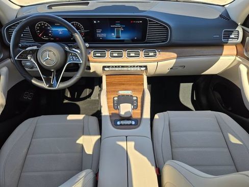 Used 2025 Mercedes-Benz GLE 450e 4MATIC image 3