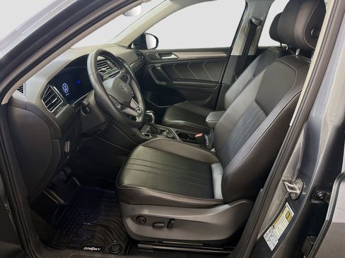 Used 2022 Volkswagen Tiguan SE w/ Panoramic Sunroof Package AWD/4WD image 13