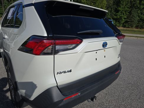 Used 2022 Toyota RAV4 XLE Premium AWD/4WD image 34