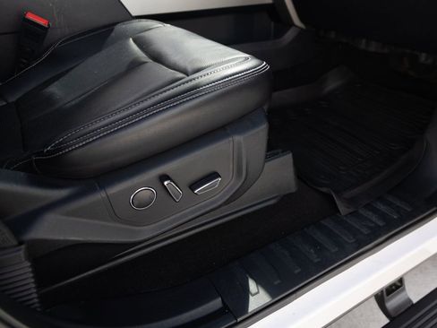 Used 2018 Ford F150 Lariat w/ Equipment Group 502A Luxury image 22