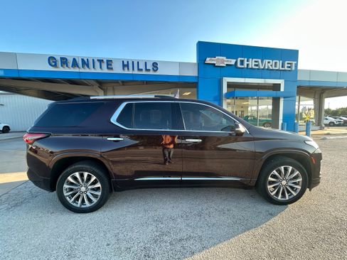 Used 2023 Chevrolet Traverse Premier image 8