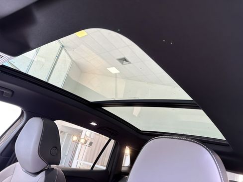 New 2026 Volkswagen Tiguan SE R-Line FWD image 16