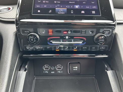 New 2025 Jeep Grand Cherokee 4WD image 12