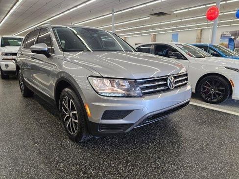 Used 2021 Volkswagen Tiguan SE w/ Panoramic Sunroof Package AWD/4WD image 3