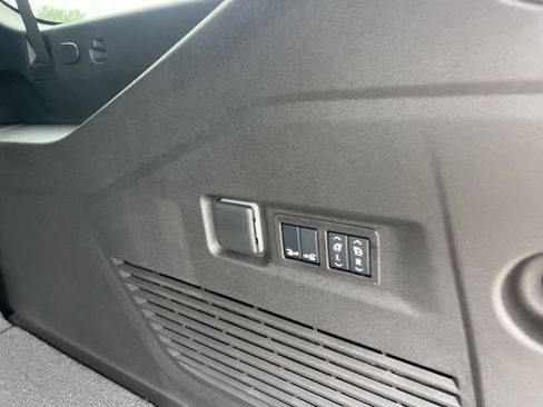 New 2026 Chevrolet Suburban Premier image 8