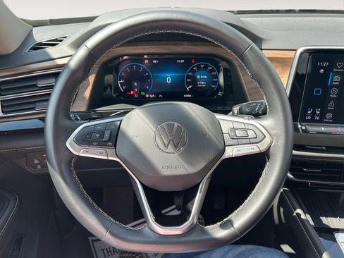 Used 2025 Volkswagen Atlas SE FWD image 13
