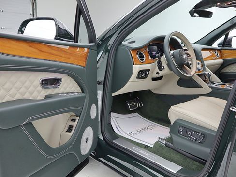 Certified 2023 Bentley Bentayga AWD/4WD image 39