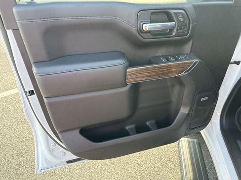 Used 2021 Chevrolet Silverado 1500 High Country w/ Technology Package image 11