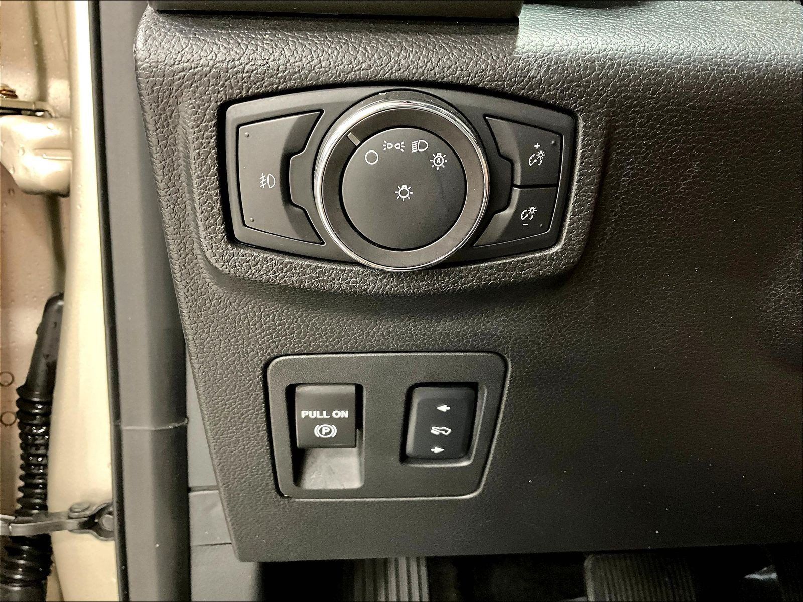 Used 2018 Ford Expedition XLT w/ Equipment Group 201A AWD/4WD image 37