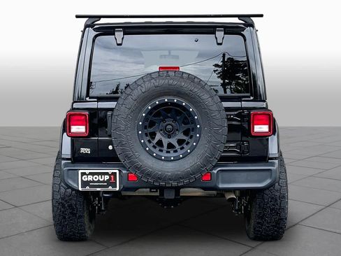 Used 2020 Jeep Wrangler Unlimited Sahara w/ Cold Weather Group AWD/4WD image 5