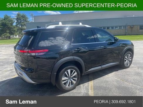 Used 2023 Nissan Pathfinder SL w/ Black Appearance Package AWD/4WD image 4