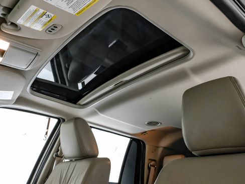 Used 2015 Lincoln Navigator 2WD image 2