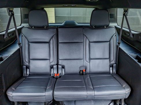 Used 2026 Chevrolet Suburban High Country AWD/4WD image 36