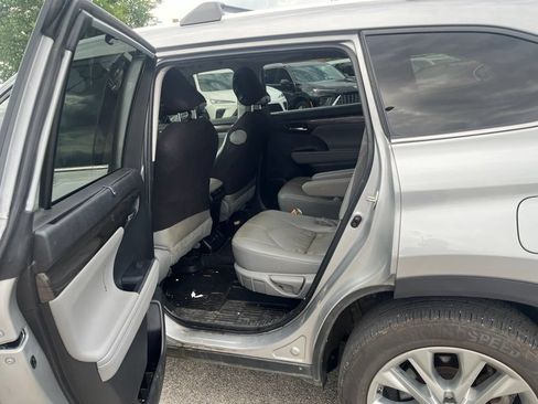 Used 2023 Toyota Highlander Limited AWD/4WD image 11