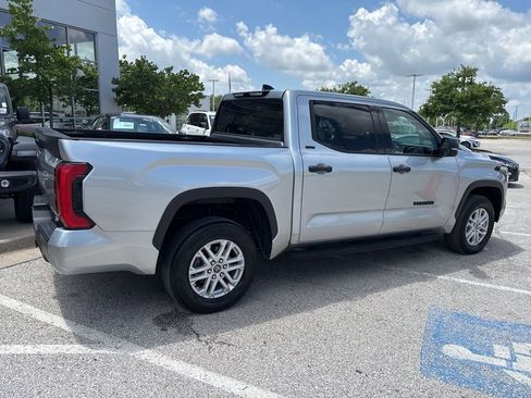 Used 2022 Toyota Tundra SR5 w/ SR5 Convenience Package AWD/4WD image 29