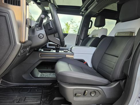 Used 2025 GMC Hummer EV 2X w/ LPO, Dark Essentials Package AWD/4WD image 13
