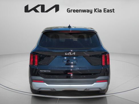 Certified 2026 Kia Sorento LX FWD image 6