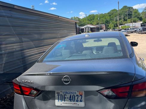Used 2025 Nissan Altima 2.5 SV FWD image 15