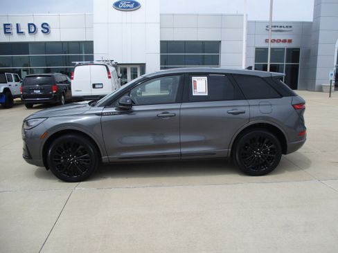 Used 2023 Lincoln Corsair AWD w/ Equipment Group 101A image 3