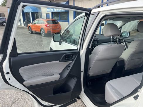 Used 2017 Subaru Forester 2.5i w/ Alloy Wheel Package image 30