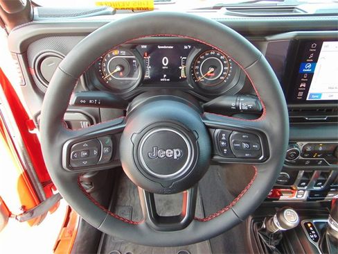 Used 2024 Jeep Wrangler Rubicon w/ Convenience Group image 15