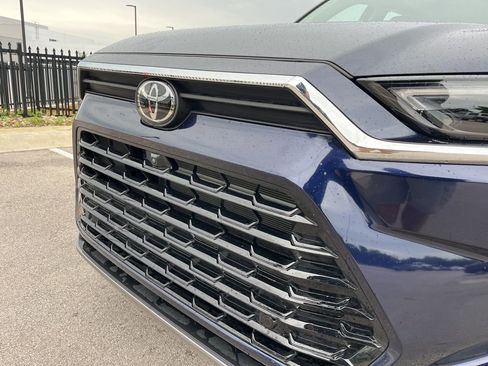 Used 2025 Toyota Grand Highlander AWD Hybrid image 17