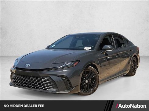 Used 2025 Toyota Camry SE FWD image 1