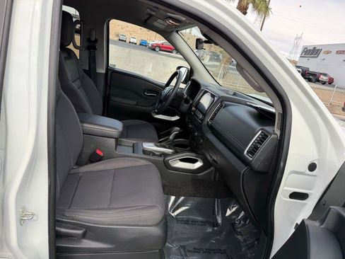 Used 2024 Nissan Frontier SV AWD/4WD image 15