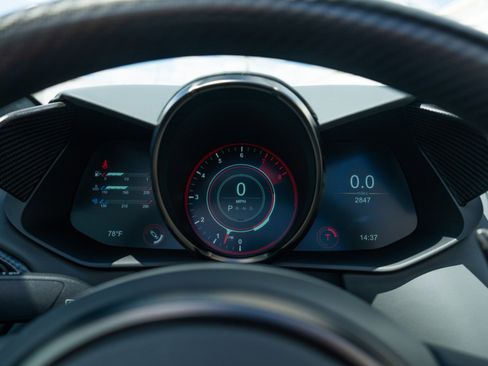 Used 2023 Aston Martin V12 Vantage Roadster RWD image 17