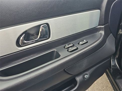 Used 2004 Ford Thunderbird image 20